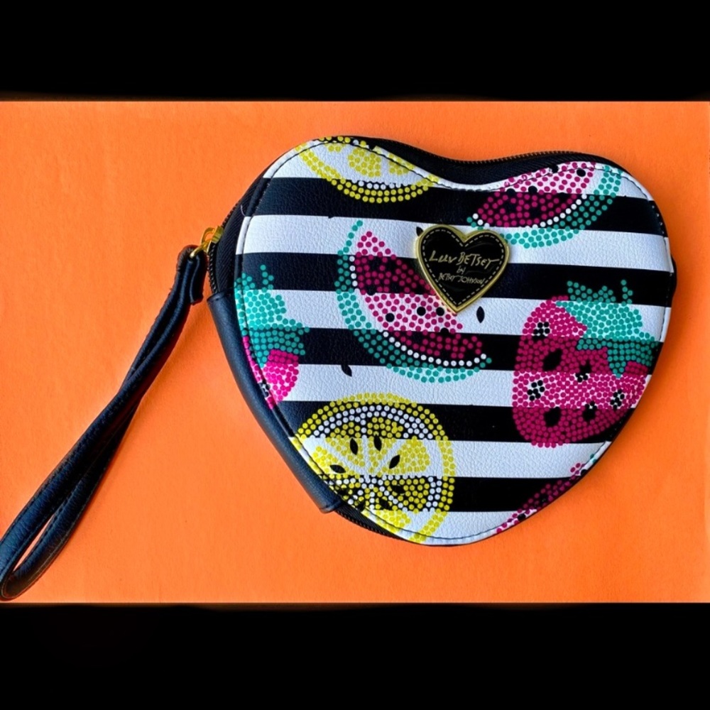 🍓Betsey Johnson Wristlet 🍋
